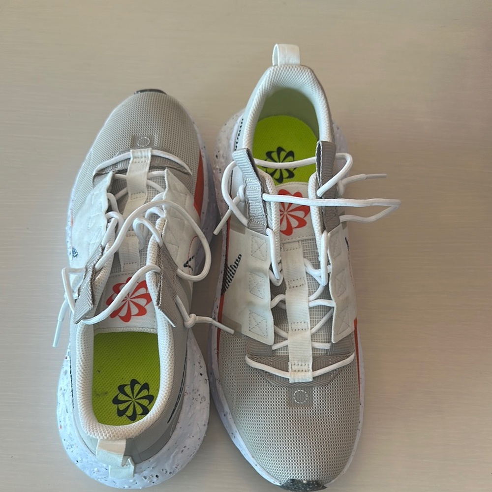 Nike Gray and White Athletic Shoes with Cushioned Design